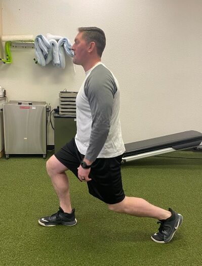 demonstration of unassisted kneeling hip flexor stretch